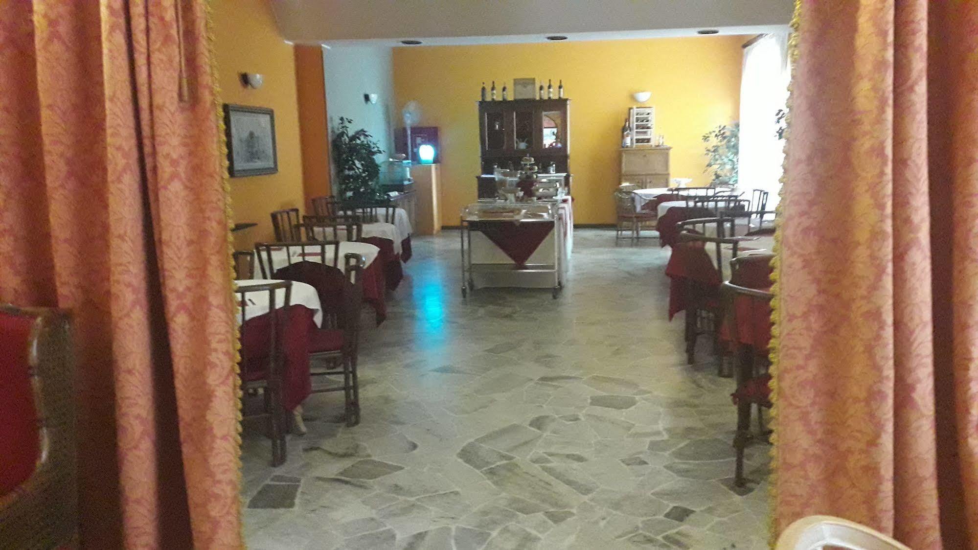 Aer Hotel Malpensa Oleggio Extérieur photo